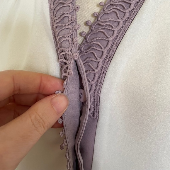 LIZ JORDAN Sz10 White and lilac blouse with button front detailing - Picture 5 of 9